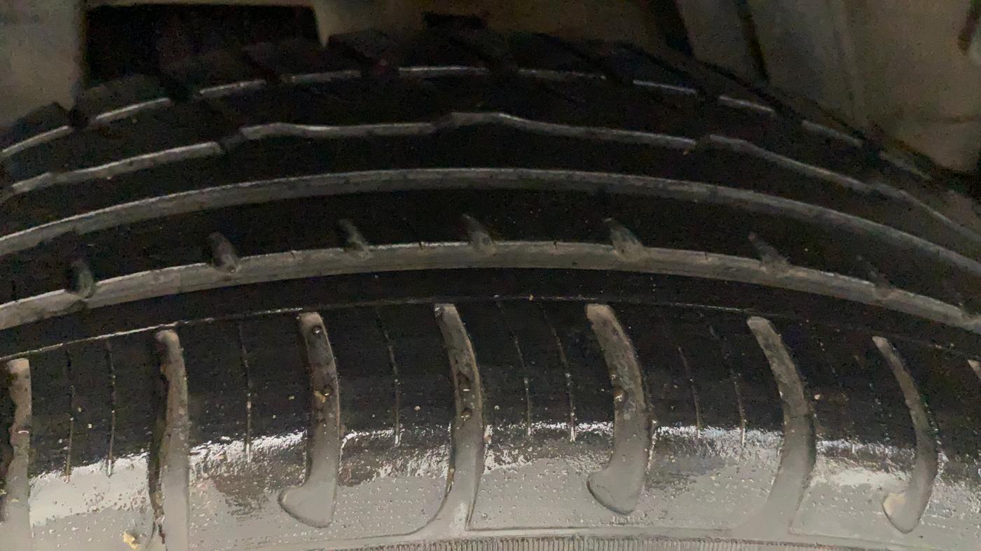 2018 Renault Duster RXS CVT, Petrol, Automatic, 36,228 km, Right Rear Tyre Tread