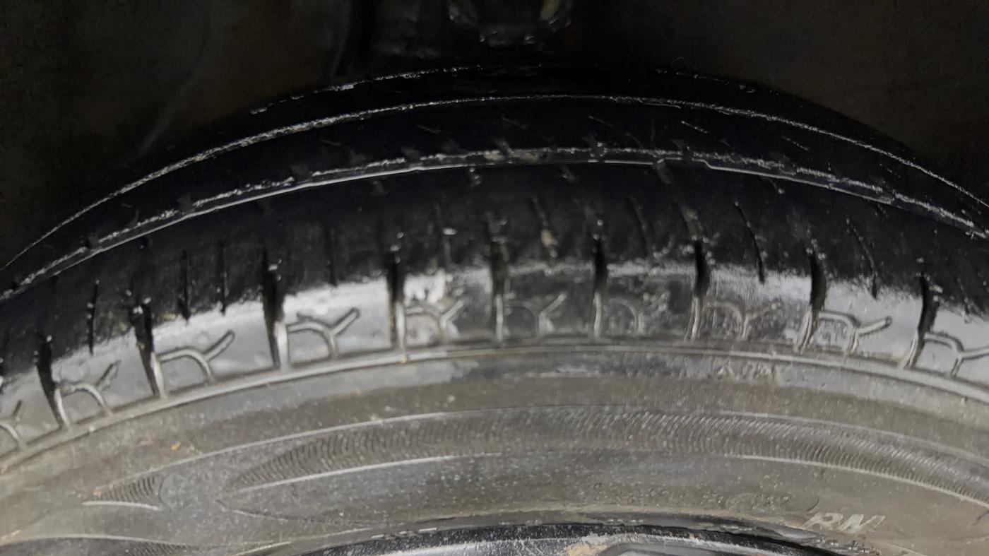 2016 Maruti Alto 800 LXI, Petrol, Manual, 65,898 km, Right Front Tyre Tread