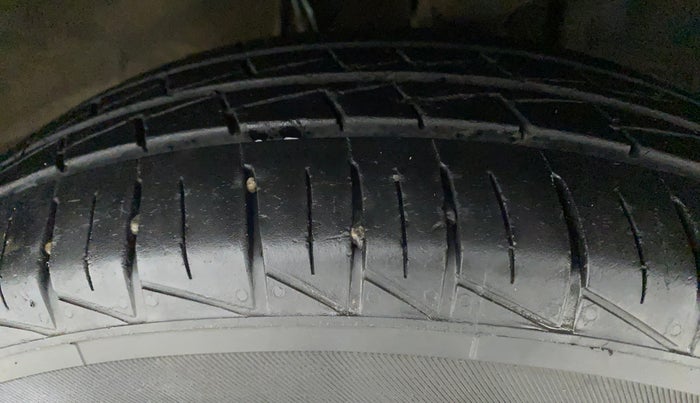 2020 Maruti Alto VXI PLUS, Petrol, Manual, 25,741 km, Left Front Tyre Tread