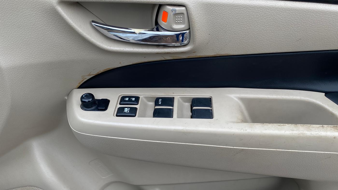 2015 Maruti Ciaz ZXI AT, Petrol, Automatic, 53,458 km, Driver Side Door Panels Control