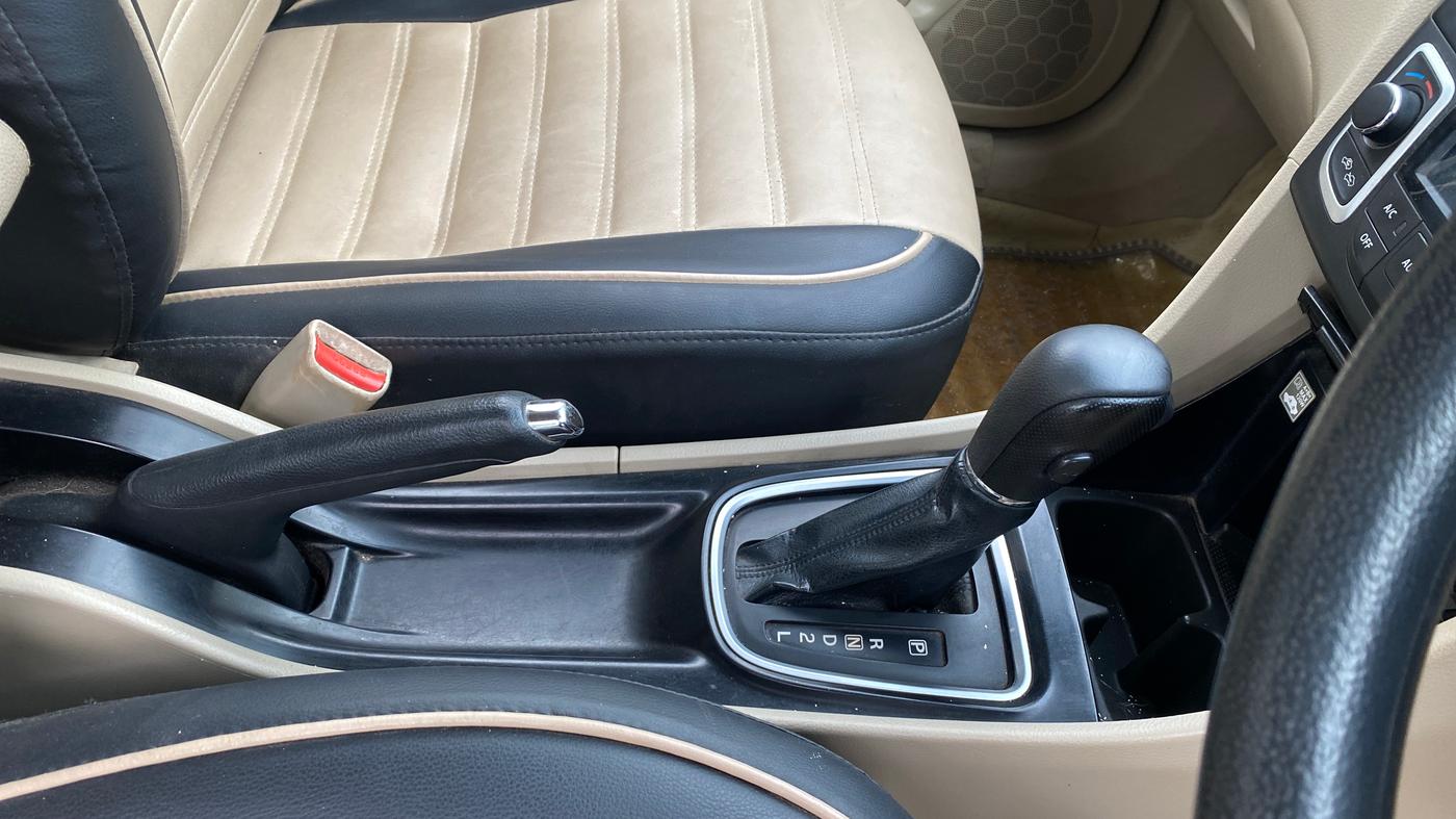 2015 Maruti Ciaz ZXI AT, Petrol, Automatic, 53,458 km, Gear Lever