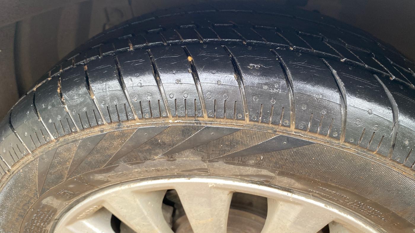 2015 Maruti Ciaz ZXI AT, Petrol, Automatic, 53,458 km, Left Front Tyre Tread