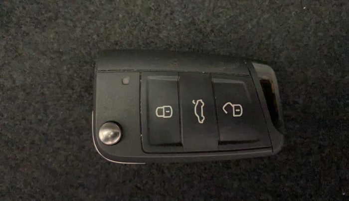 2021 Volkswagen TAIGUN TOPLINE 1.0 TSI MT, Petrol, Manual, 91,658 km, Key Close Up