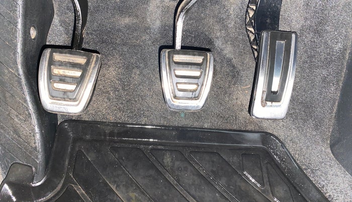 2021 Volkswagen TAIGUN TOPLINE 1.0 TSI MT, Petrol, Manual, 91,658 km, Pedals