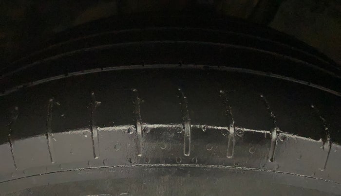 2021 Volkswagen TAIGUN TOPLINE 1.0 TSI MT, Petrol, Manual, 91,658 km, Left Front Tyre Tread