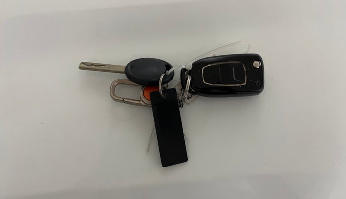 2022 Tata NEXON XM PETROL, Petrol, Manual, 50,927 km, Key Close Up