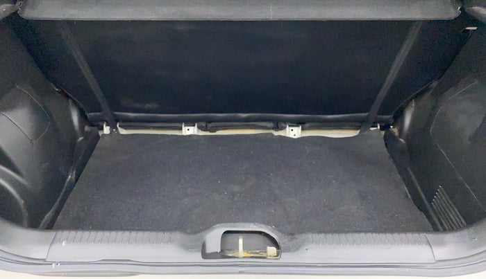 2019 Maruti Swift LXI D, Petrol, Manual, 38,321 km, Boot Inside