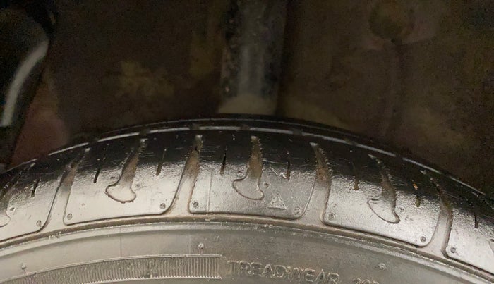 2016 Hyundai Grand i10 ASTA (O) AT 1.2 KAPPA VTVT, Petrol, Automatic, 71,251 km, Right Rear Tyre Tread