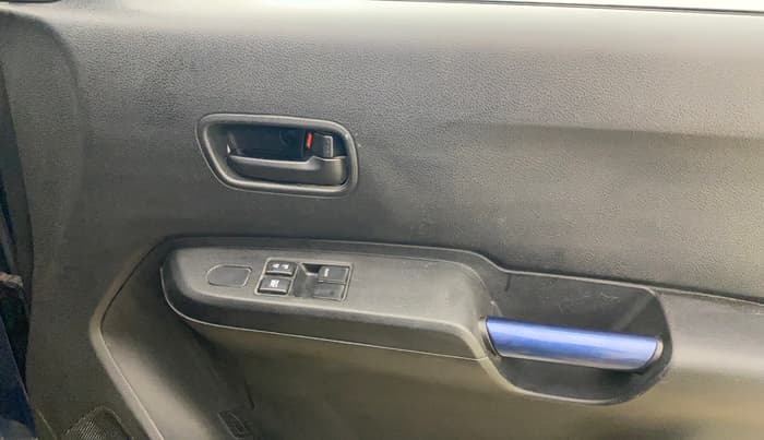 2023 Maruti IGNIS SIGMA 1.2, Petrol, Manual, 23,457 km, Driver Side Door Panels Control