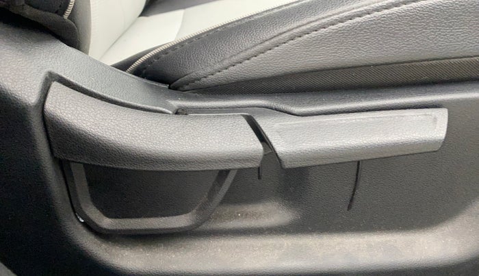 2023 Hyundai NEW I20 ASTA (O) 1.2 MT, Petrol, Manual, 34,232 km, Driver Side Adjustment Panel