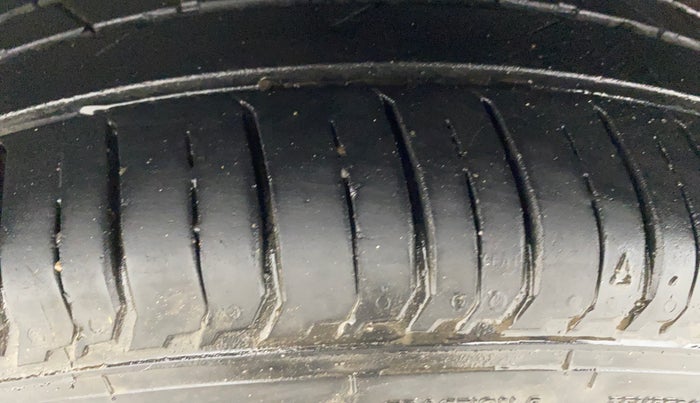 2023 Hyundai NEW I20 ASTA (O) 1.2 MT, Petrol, Manual, 34,232 km, Left Front Tyre Tread