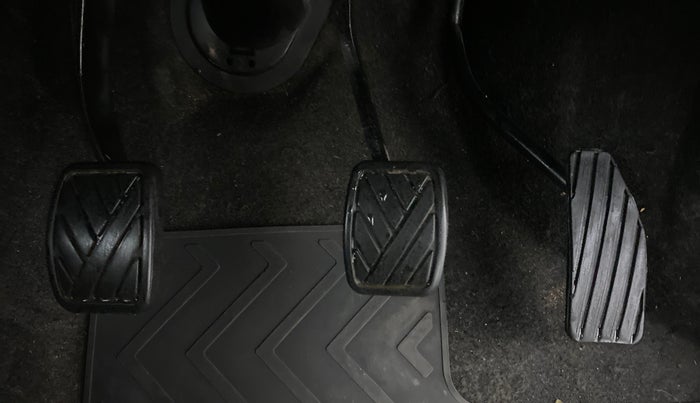 2018 Maruti Wagon R 1.0 VXI, Petrol, Manual, 38,947 km, Pedals