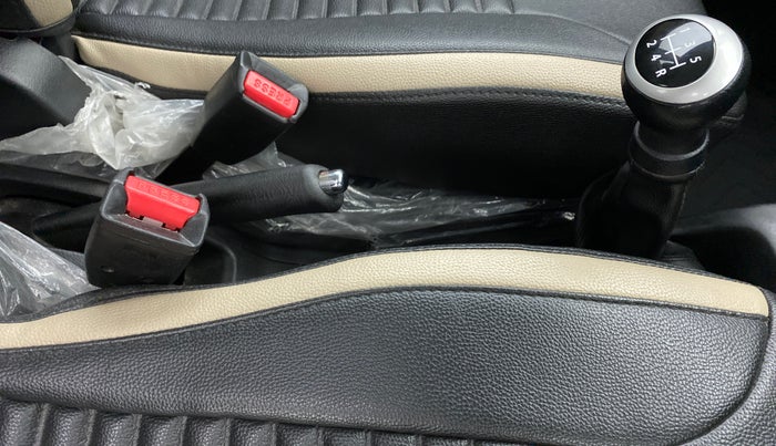 2018 Maruti Wagon R 1.0 VXI, Petrol, Manual, 38,947 km, Gear Lever