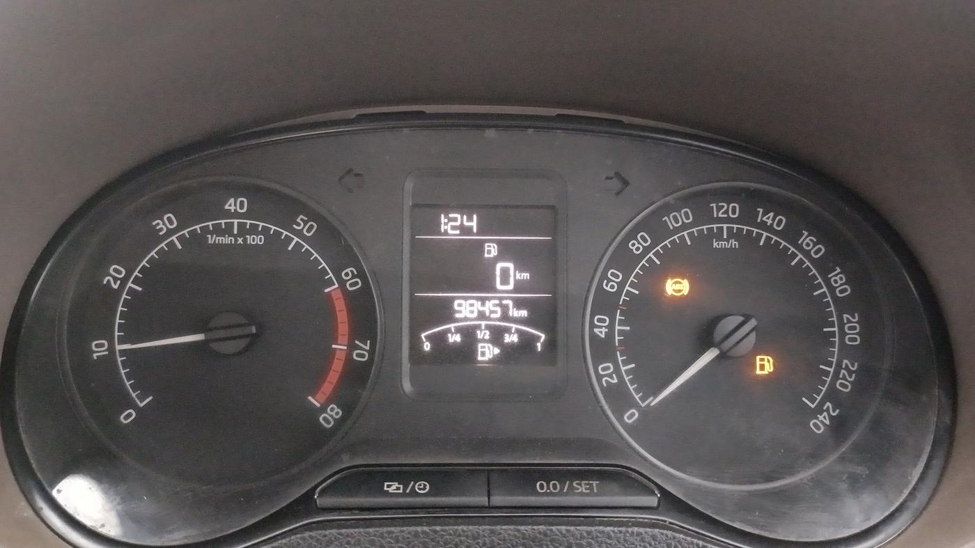2015 Skoda Rapid ELEGANCE 1.6 MPI MT, Petrol, Manual, 98,452 km, Odometer Image