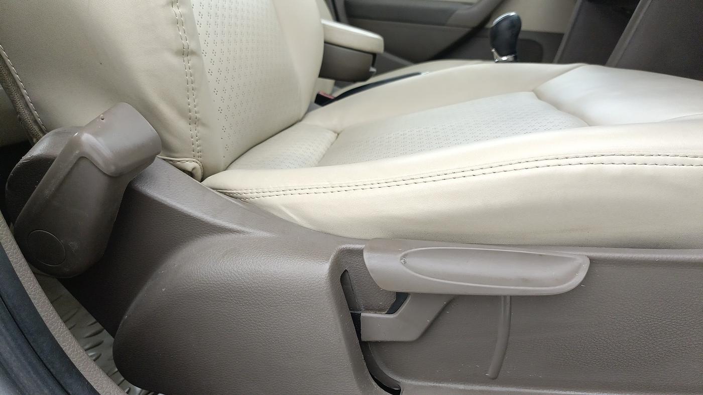 2015 Skoda Rapid ELEGANCE 1.6 MPI MT, Petrol, Manual, 98,452 km, Driver Side Adjustment Panel