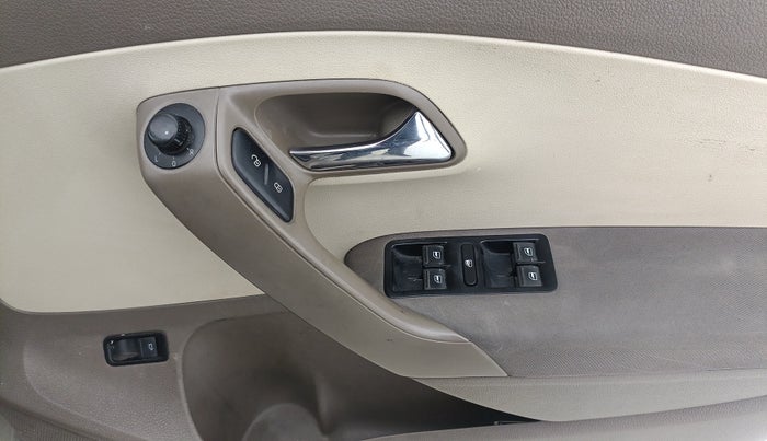 2015 Skoda Rapid ELEGANCE 1.6 MPI MT, Petrol, Manual, 98,452 km, Driver Side Door Panels Control