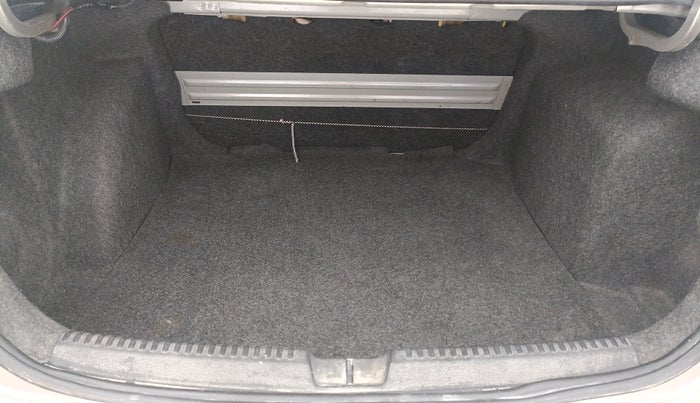 2015 Skoda Rapid ELEGANCE 1.6 MPI MT, Petrol, Manual, 98,452 km, Boot Inside