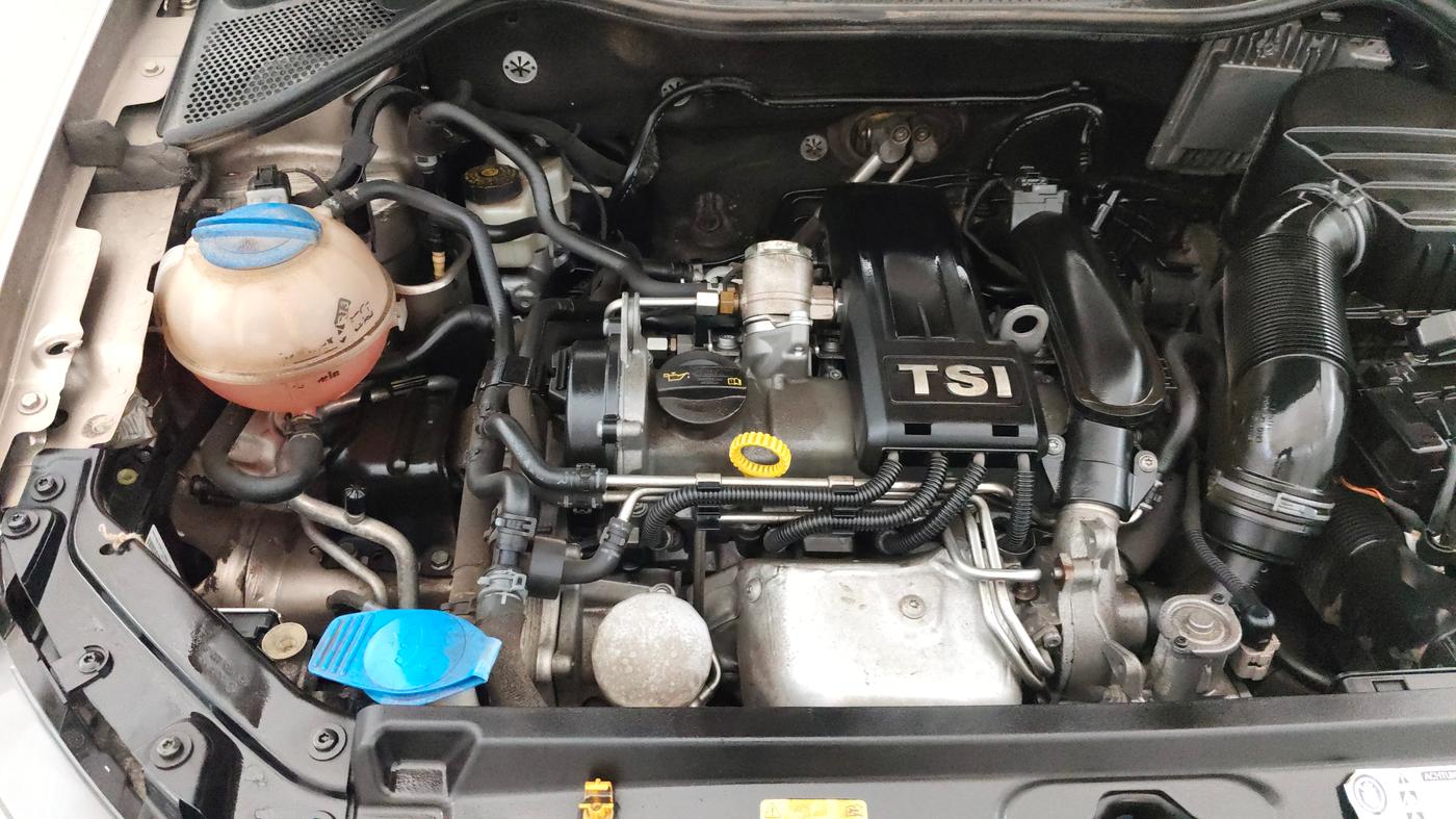 2017 Volkswagen Vento HIGHLINE PLUS 1.2 AT 16 ALLOY, Petrol, Automatic, 11,200 km, Engine View - Right