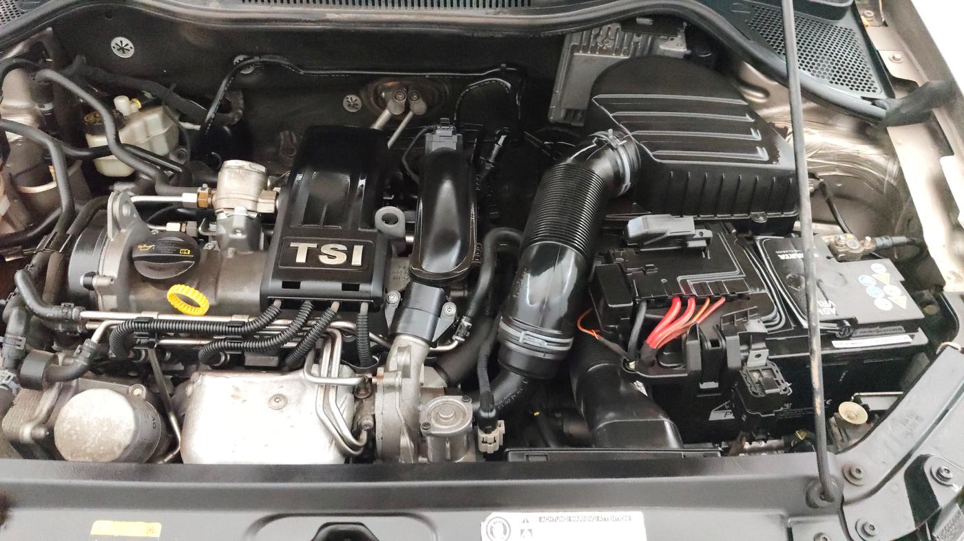 2017 Volkswagen Vento HIGHLINE PLUS 1.2 AT 16 ALLOY, Petrol, Automatic, 11,200 km, Engine View - Left