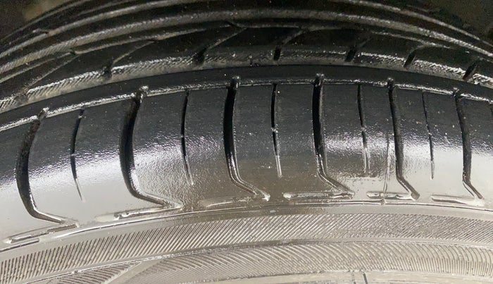 2022 Nissan MAGNITE XV TURBO CVT, Petrol, Automatic, 41,962 km, Right Front Tyre Tread