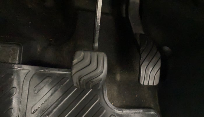 2022 Nissan MAGNITE XV TURBO CVT, Petrol, Automatic, 41,962 km, Pedals