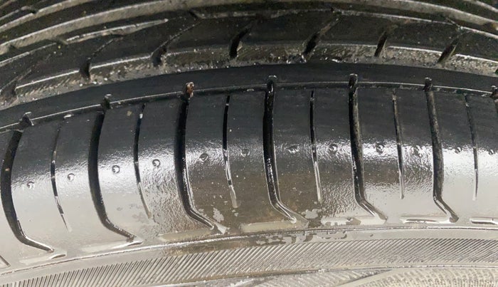 2022 Nissan MAGNITE XV TURBO CVT, Petrol, Automatic, 41,962 km, Right Rear Tyre Tread