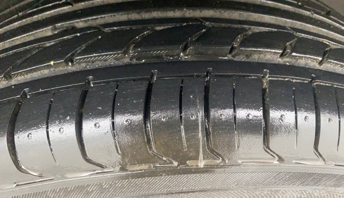 2022 Nissan MAGNITE XV TURBO CVT, Petrol, Automatic, 41,962 km, Left Rear Tyre Tread