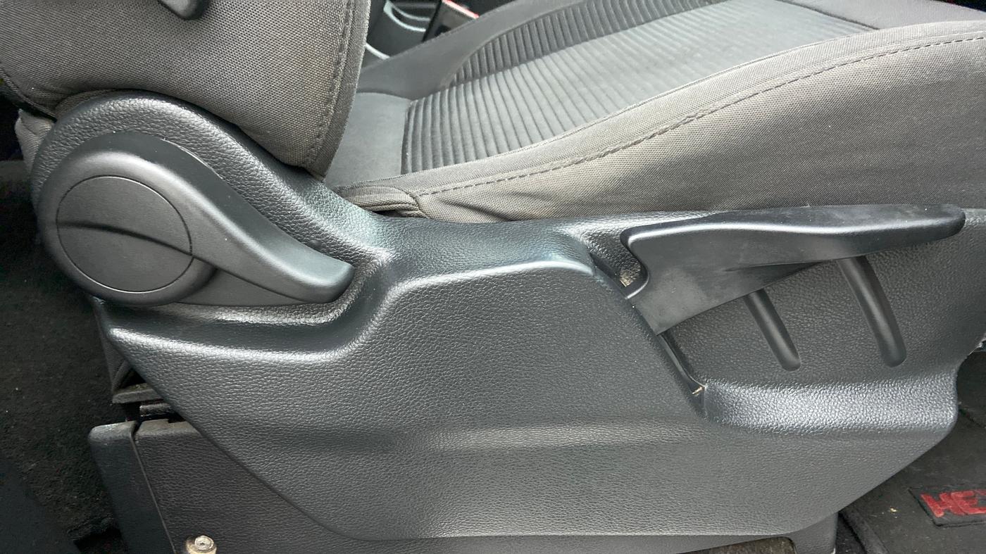 2017 Tata Hexa Varicor 400 XM, Diesel, Manual, 64,177 km, Driver Side Adjustment Panel