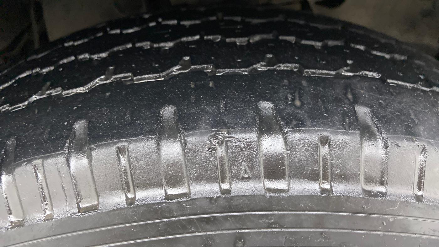 2017 Tata Hexa Varicor 400 XM, Diesel, Manual, 64,177 km, Right Front Tyre Tread