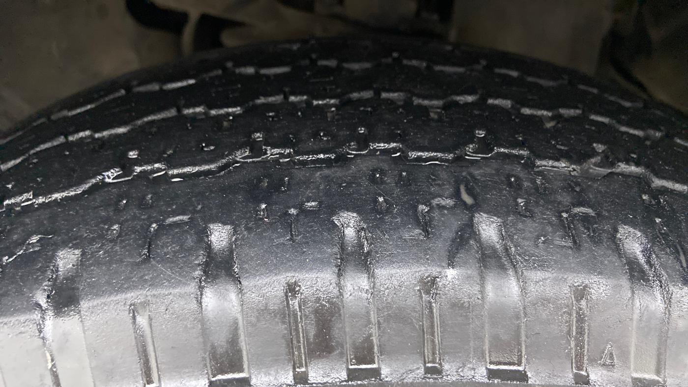 2017 Tata Hexa Varicor 400 XM, Diesel, Manual, 64,177 km, Left Front Tyre Tread