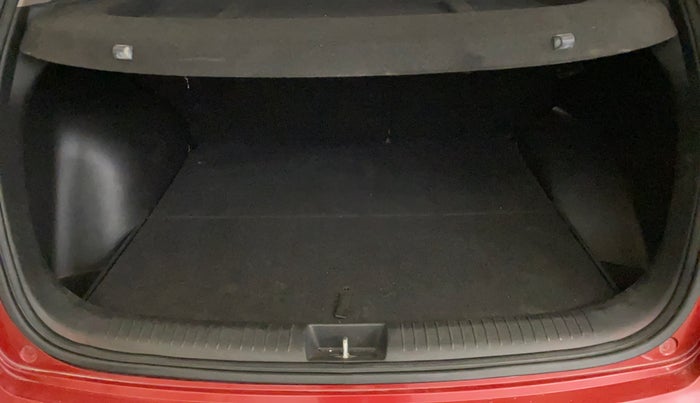 2017 Hyundai Creta SX PLUS AT 1.6 PETROL, Petrol, Automatic, 85,014 km, Boot Inside