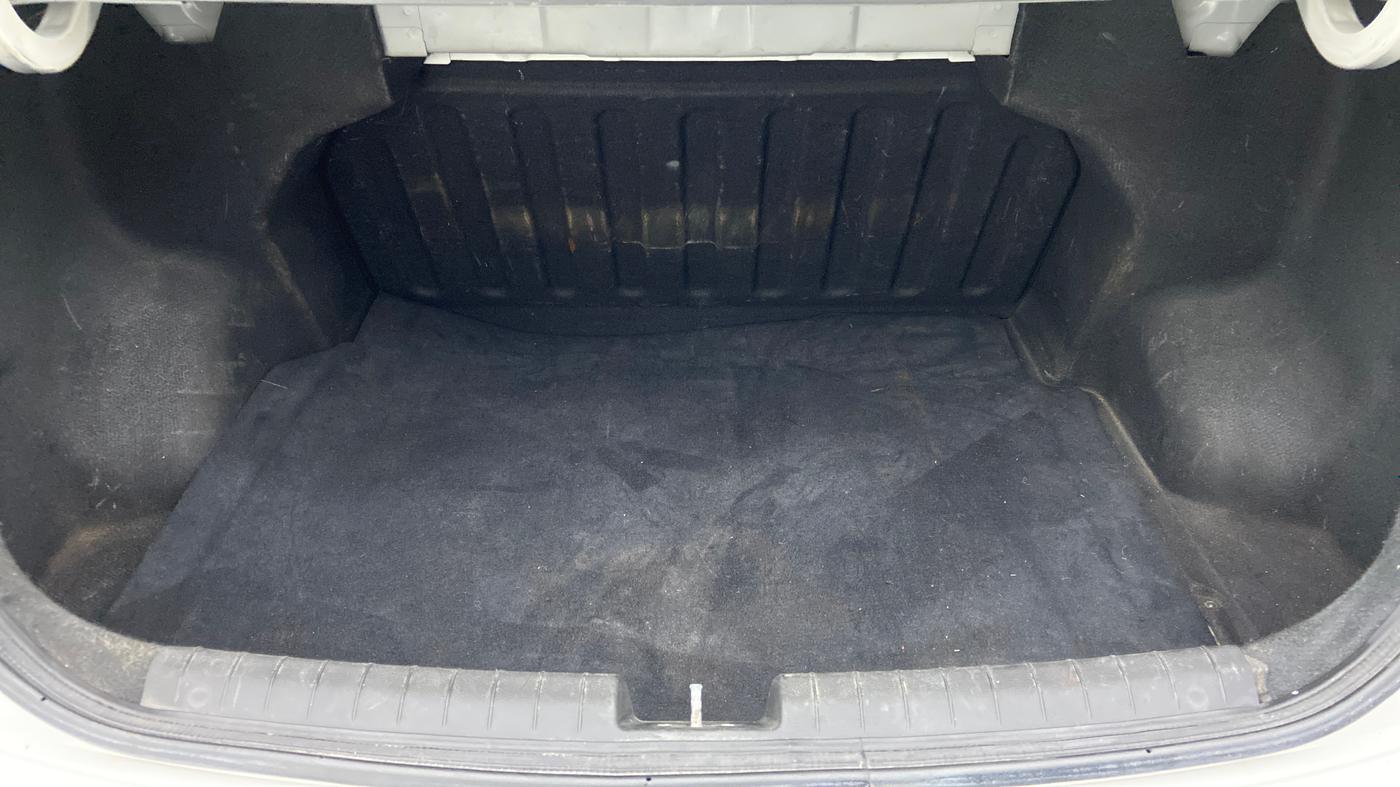 2014 Hyundai Xcent BASE 1.2, Petrol, Manual, 1,03,061 km, Boot Inside