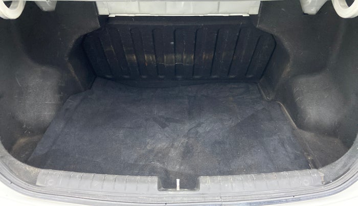 2014 Hyundai Xcent BASE 1.2, Petrol, Manual, 1,03,061 km, Boot Inside
