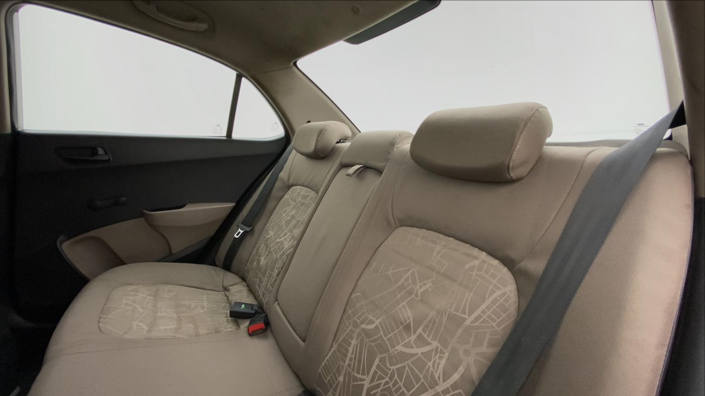 2014 Hyundai Xcent BASE 1.2, Petrol, Manual, 1,03,061 km, Right Side Rear Door Cabin