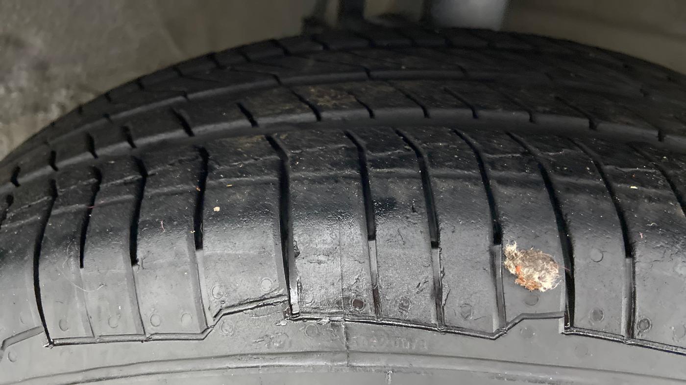 2014 Hyundai Xcent BASE 1.2, Petrol, Manual, 1,03,061 km, Right Front Tyre Tread