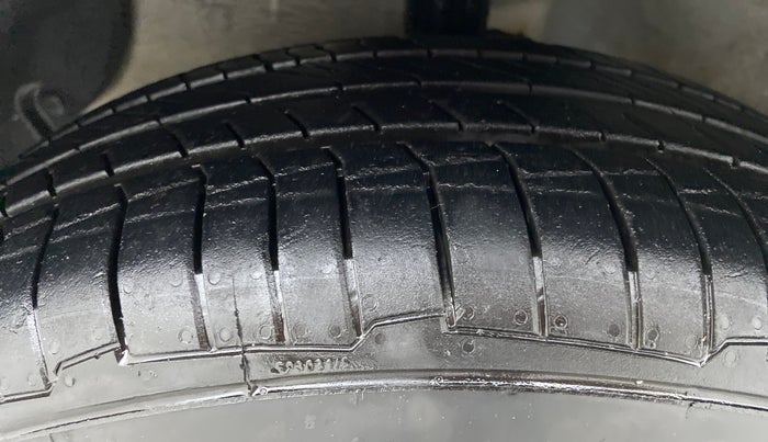 2014 Hyundai Xcent BASE 1.2, Petrol, Manual, 1,03,061 km, Left Front Tyre Tread