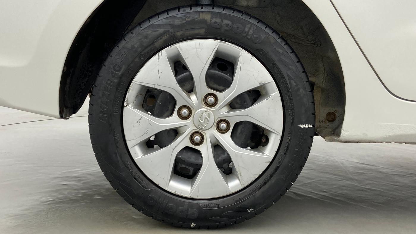 2014 Hyundai Xcent BASE 1.2, Petrol, Manual, 1,03,061 km, Right Rear Wheel