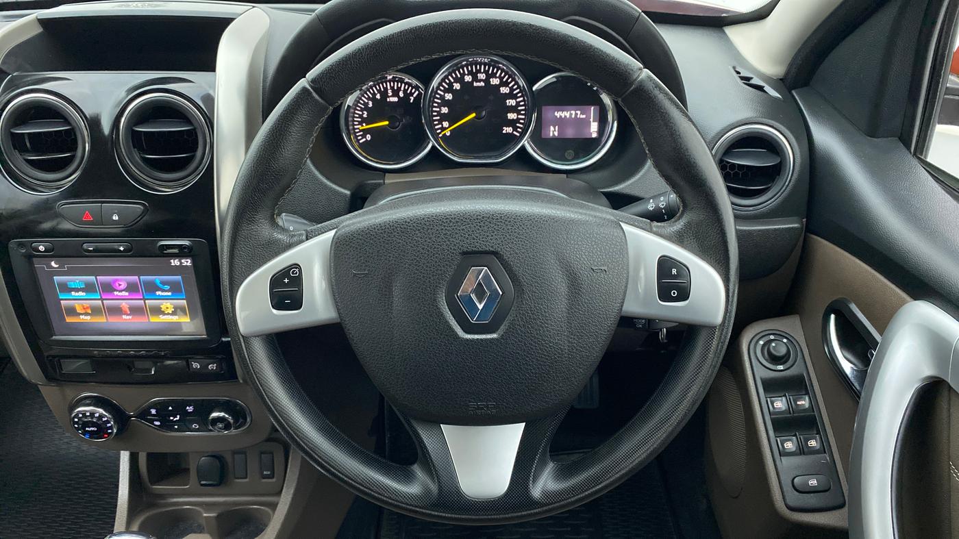 2017 Renault Duster RXZ AMT 110 PS, Diesel, Automatic, 44,505 km, Steering Wheel Close Up