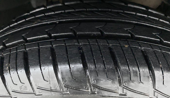 2017 Renault Duster RXZ AMT 110 PS, Diesel, Automatic, 44,505 km, Right Front Tyre Tread