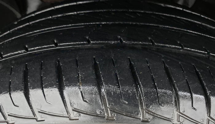 2017 Renault Duster RXZ AMT 110 PS, Diesel, Automatic, 44,505 km, Left Front Tyre Tread