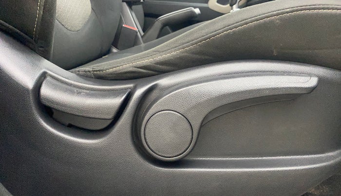 2016 Hyundai Creta SX PLUS 1.6 PETROL, Petrol, Manual, 50,334 km, Driver Side Adjustment Panel