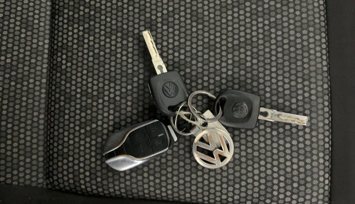 2020 Volkswagen Polo TRENDLINE 1.0L, Petrol, Manual, 66,518 km, Key Close Up