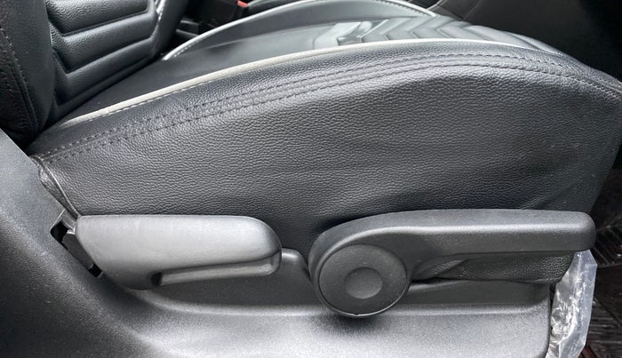 2021 Maruti Vitara Brezza ZXI +, Petrol, Manual, 26,848 km, Driver Side Adjustment Panel