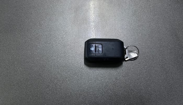 2020 Maruti Baleno ZETA PETROL 1.2, Petrol, Manual, 13,082 km, Key Close Up