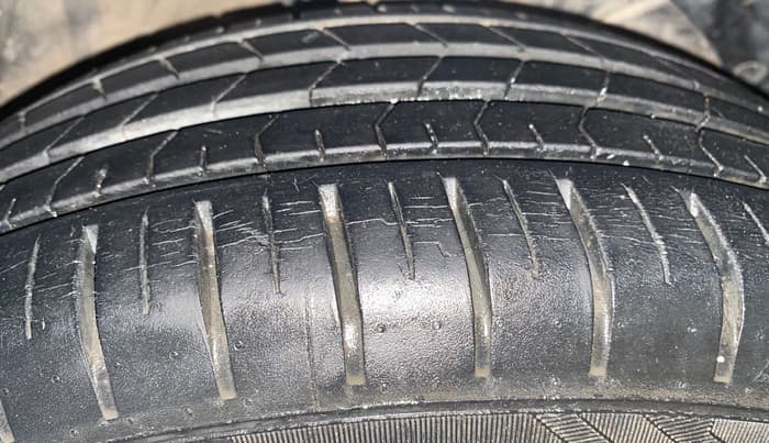 2020 Maruti Baleno ZETA PETROL 1.2, Petrol, Manual, 13,082 km, Right Front Tyre Tread