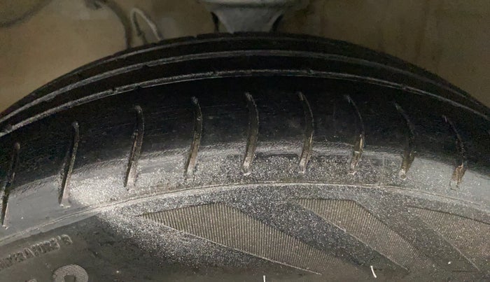 2020 Maruti Alto VXI, Petrol, Manual, 74,044 km, Left Front Tyre Tread