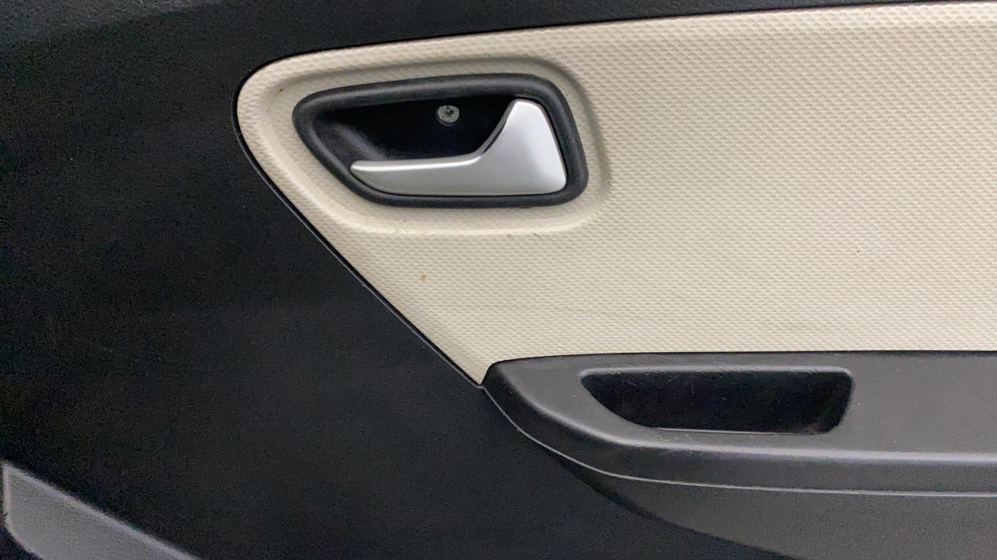 2020 Maruti Alto VXI, Petrol, Manual, 74,044 km, Driver Side Door Panels Control