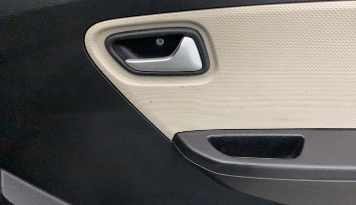 2020 Maruti Alto VXI, Petrol, Manual, 74,044 km, Driver Side Door Panels Control