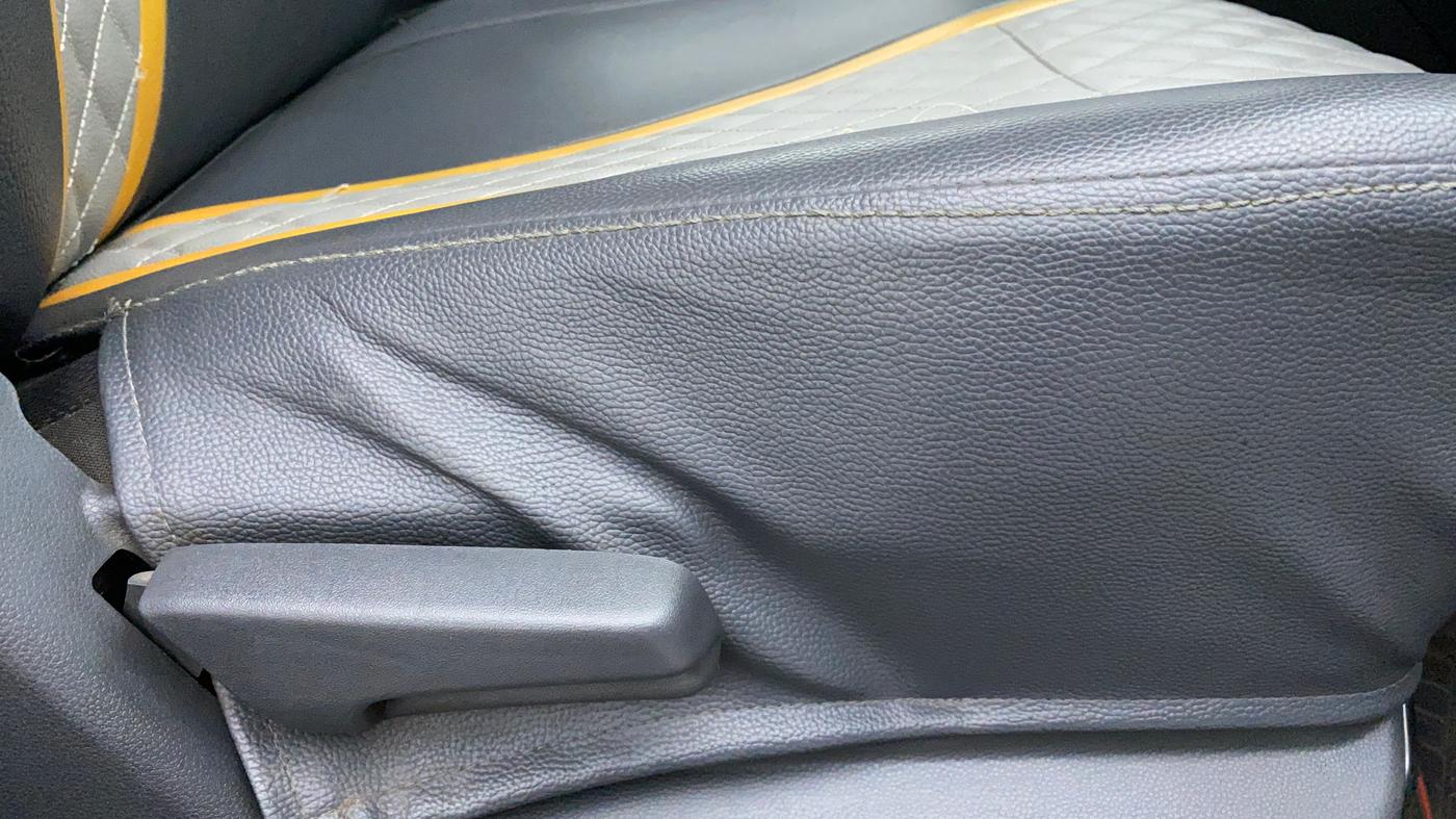 2014 Maruti Ritz VXI Elate Limited Edition, Petrol, Manual, 65,353 km, Driver Side Adjustment Panel