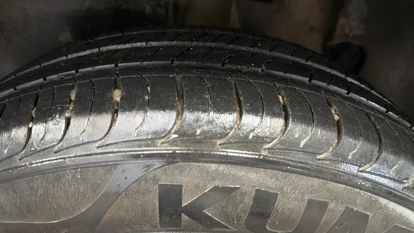 2023 KIA SELTOS  HTK PLUS 1.5 PETROL MT, Petrol, Manual, 9,012 km, Left Rear Tyre Tread